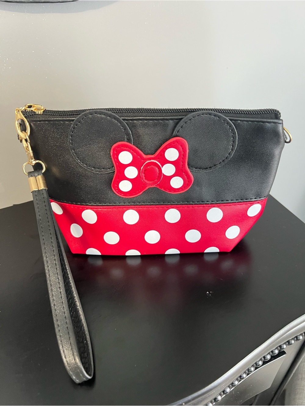Disney Minnie Mouse Polka Dot Medium Black Red White Wristlet Pouch